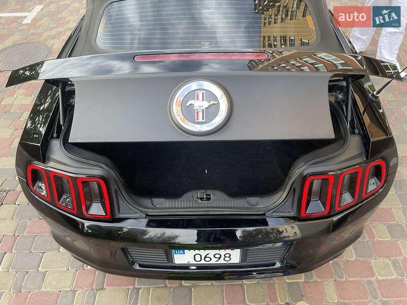 Кабриолет Ford Mustang 2012 в Житомире
