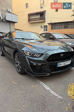 Купе Ford Mustang 2015 в 