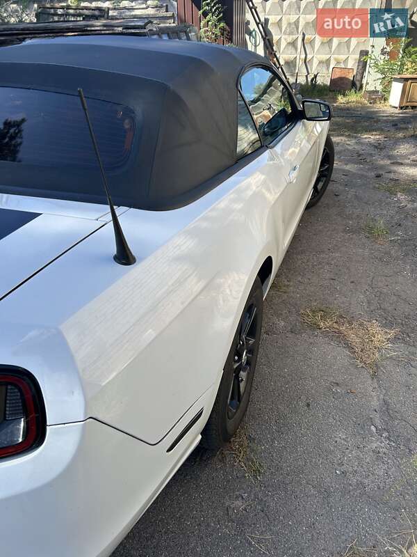 Кабриолет Ford Mustang 2014 в Киеве