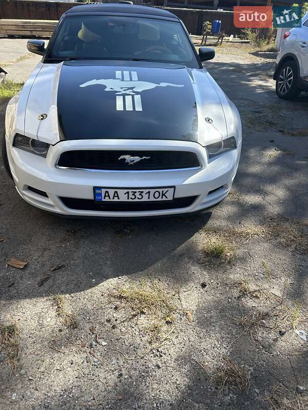 Кабриолет Ford Mustang 2014 в Киеве