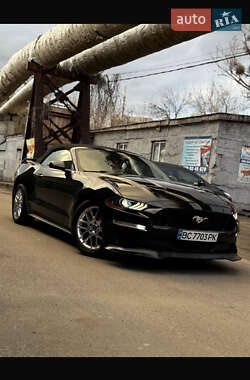 Кабриолет Ford Mustang 2015 в Киеве