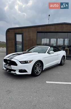 Кабриолет Ford Mustang 2016 в 