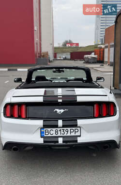 Кабриолет Ford Mustang 2016 в 
