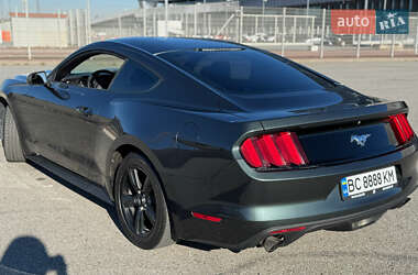 Купе Ford Mustang 2015 в 