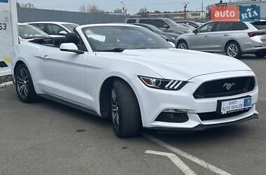 Кабриолет Ford Mustang 2016 в 