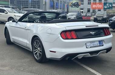 Кабриолет Ford Mustang 2016 в 