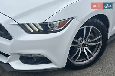 Кабриолет Ford Mustang 2016 в 