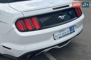 Кабриолет Ford Mustang 2016 в 