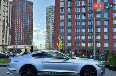 Купе Ford Mustang 2015 в 