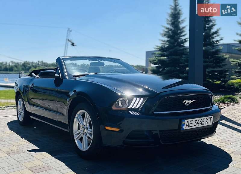 Кабриолет Ford Mustang 2014 в 