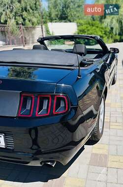 Кабриолет Ford Mustang 2014 в 