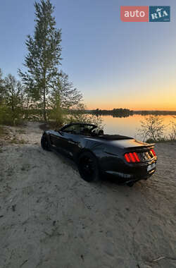 Кабриолет Ford Mustang 2015 в 