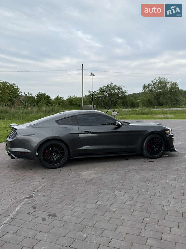Купе Ford Mustang 2016 в Львове