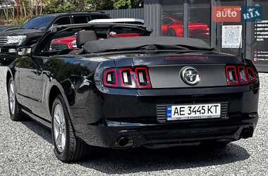 Кабриолет Ford Mustang 2014 в 
