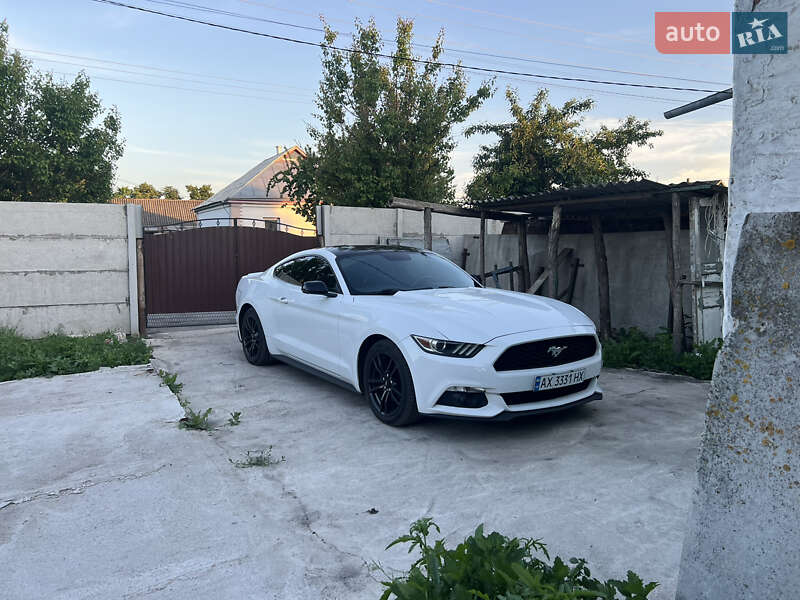 Купе Ford Mustang 2015 в 