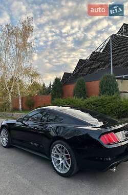 Купе Ford Mustang 2015 в 