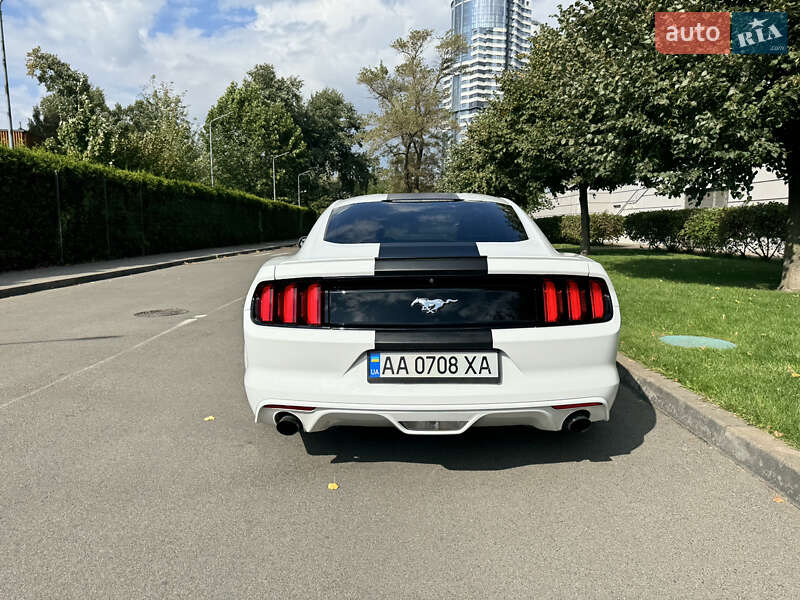 Купе Ford Mustang 2015 в Киеве
