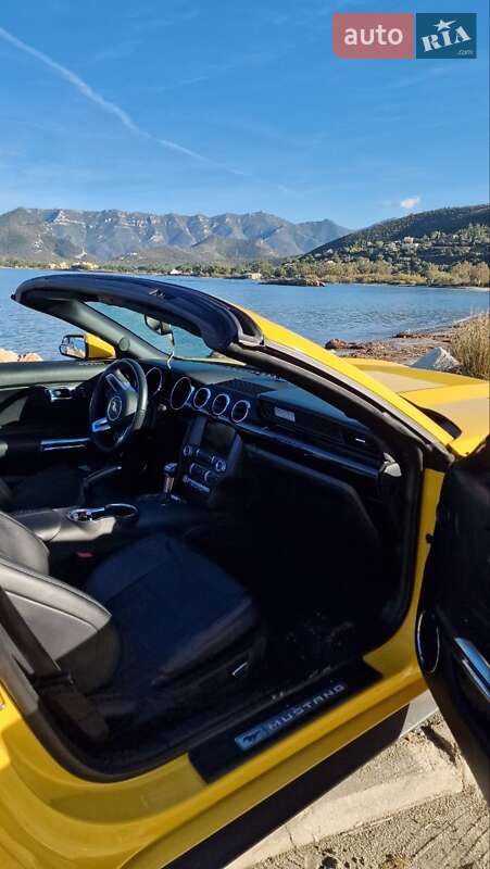 Кабриолет Ford Mustang 2015 в Киеве фото 6 Кабриолет Ford Mustang 2015 в Киеве