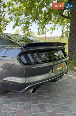 Купе Ford Mustang 2015 в 