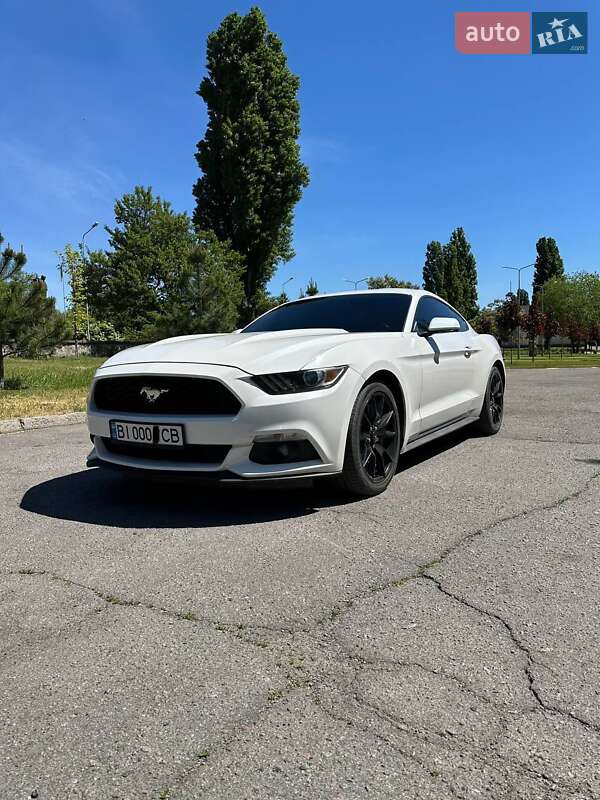 Купе Ford Mustang 2017 в 