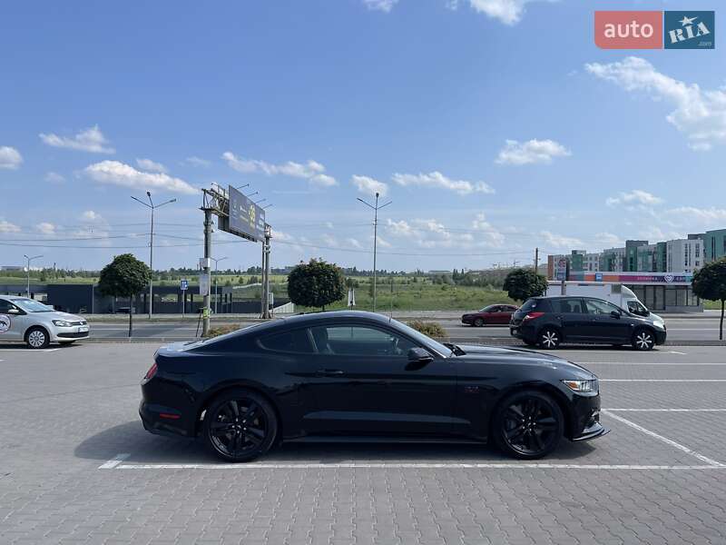 Купе Ford Mustang 2016 в Киеве