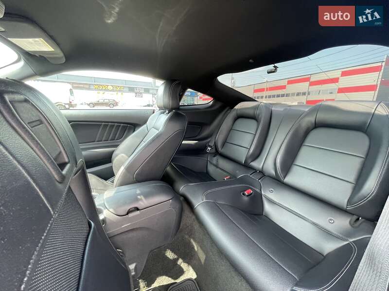 Купе Ford Mustang 2016 в Киеве