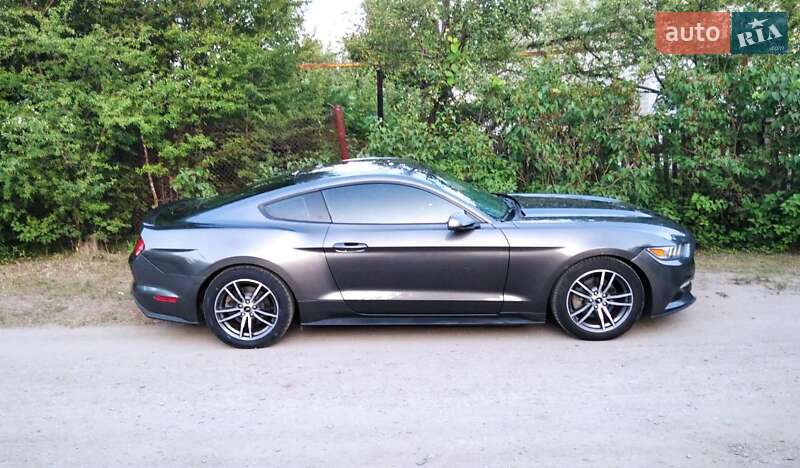 Купе Ford Mustang 2014 в 
