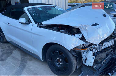 Кабриолет Ford Mustang 2022 в 
