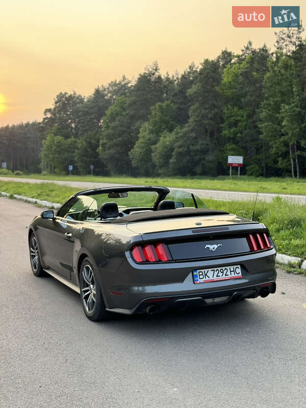 Кабриолет Ford Mustang 2017 в Ровно