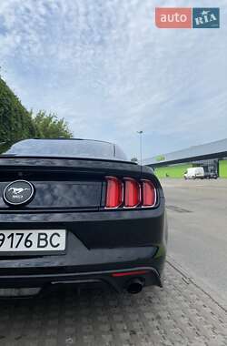 Купе Ford Mustang 2015 в 