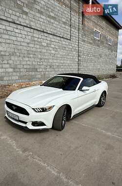 Кабриолет Ford Mustang 2016 в 
