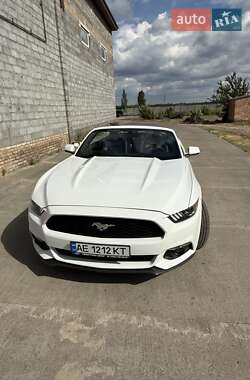 Кабриолет Ford Mustang 2016 в 