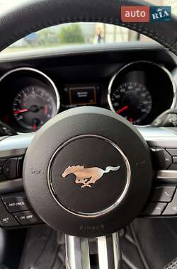Кабриолет Ford Mustang 2016 в 