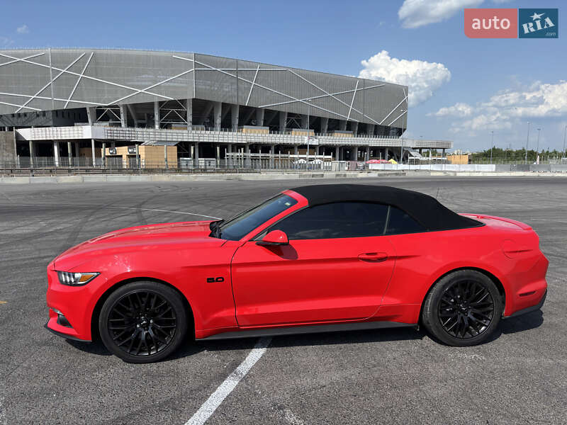 Кабриолет Ford Mustang 2016 в 