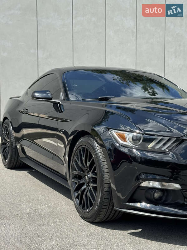 Купе Ford Mustang 2016 в Киеве