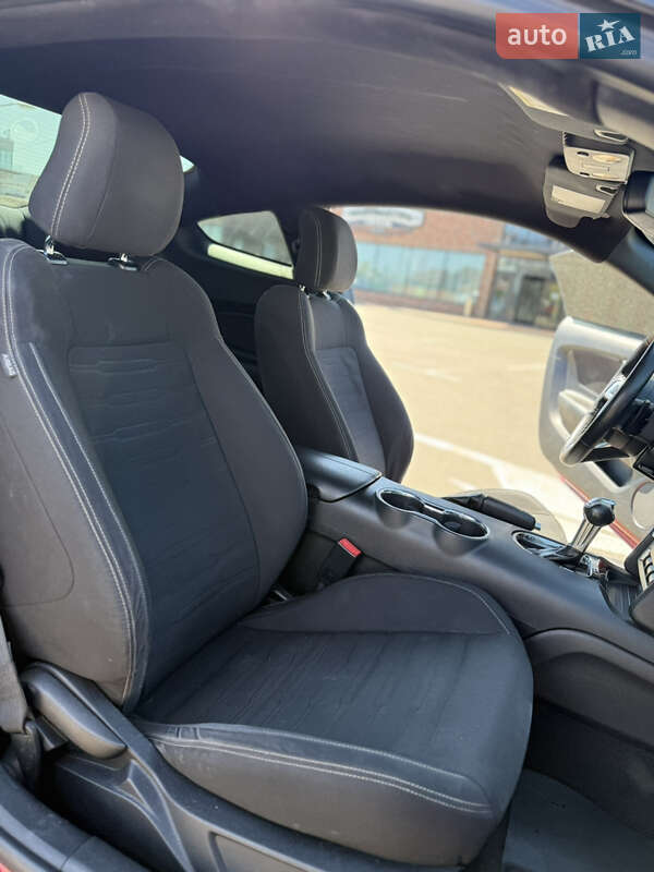 Купе Ford Mustang 2015 в Києві фото 16 Купе Ford Mustang 2015 в Києві