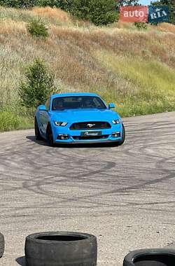 Купе Ford Mustang 2017 в 