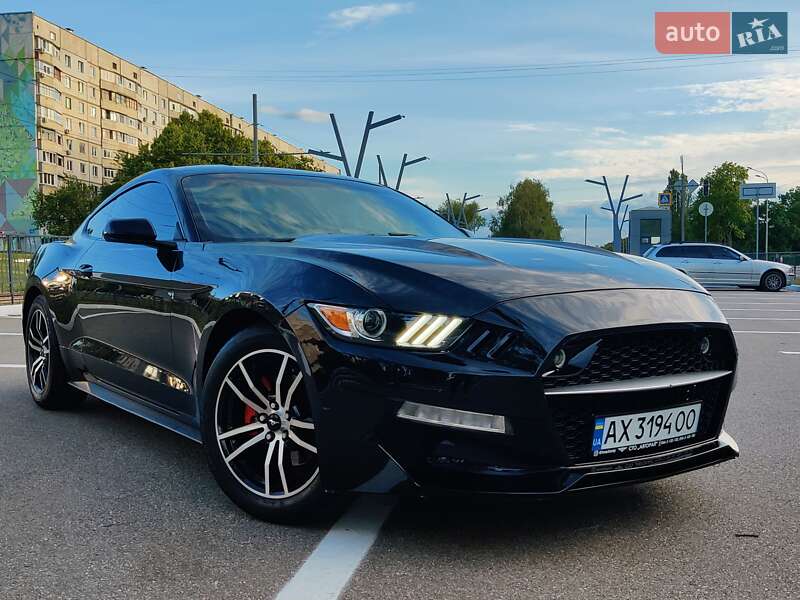 Купе Ford Mustang 2015 в 