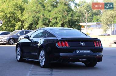 Купе Ford Mustang 2015 в 