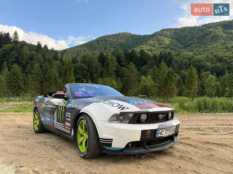 Кабріолет Ford Mustang 2010 в Києві