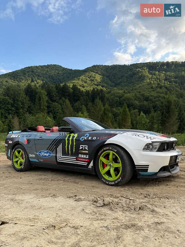 Кабріолет Ford Mustang 2010 в Києві