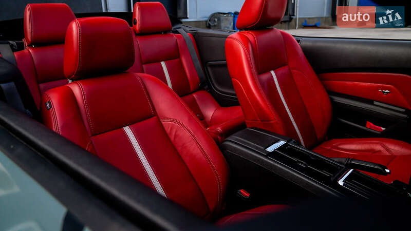 Кабріолет Ford Mustang 2010 в Києві