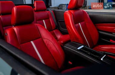 Кабриолет Ford Mustang 2010 в 