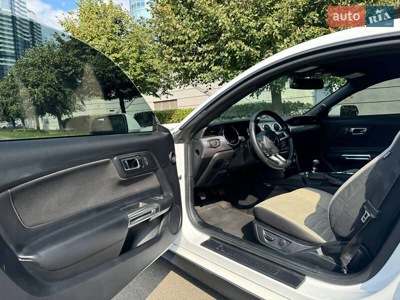 Купе Ford Mustang 2015 в Киеве фото 5 Купе Ford Mustang 2015 в Киеве