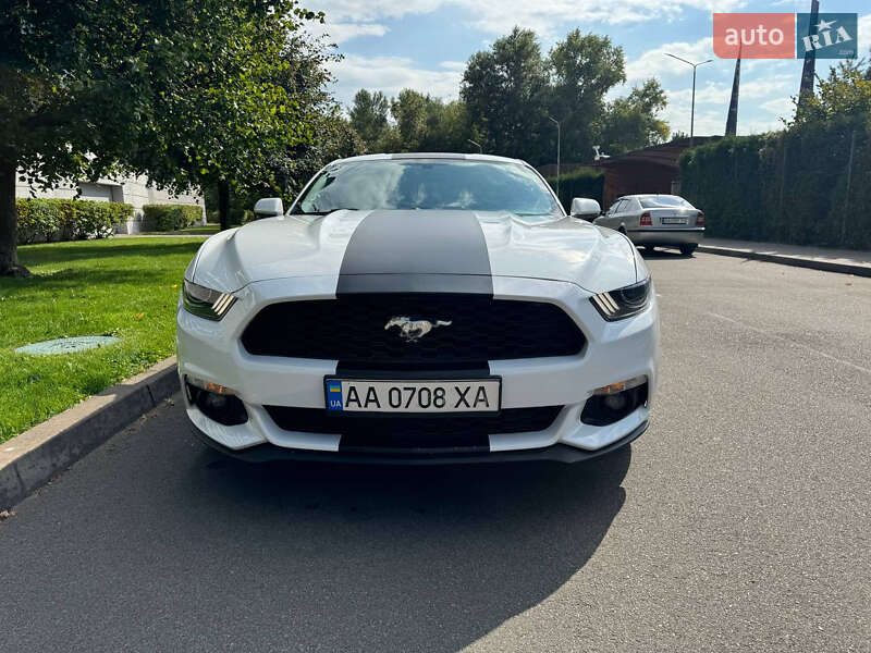 Купе Ford Mustang 2015 в Киеве фото 10 Купе Ford Mustang 2015 в Киеве