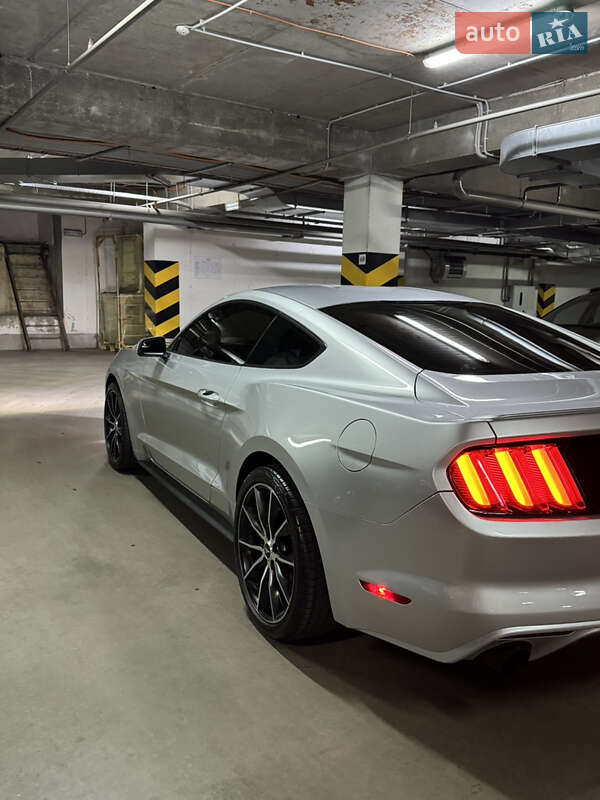 Купе Ford Mustang 2015 в Києві