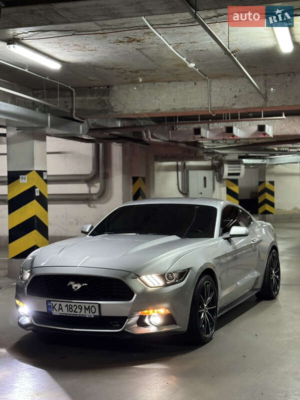 Купе Ford Mustang 2015 в Києві