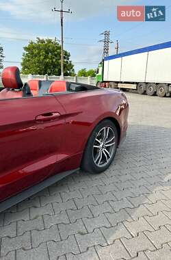 Кабриолет Ford Mustang 2016 в 