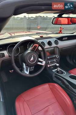Кабриолет Ford Mustang 2016 в 