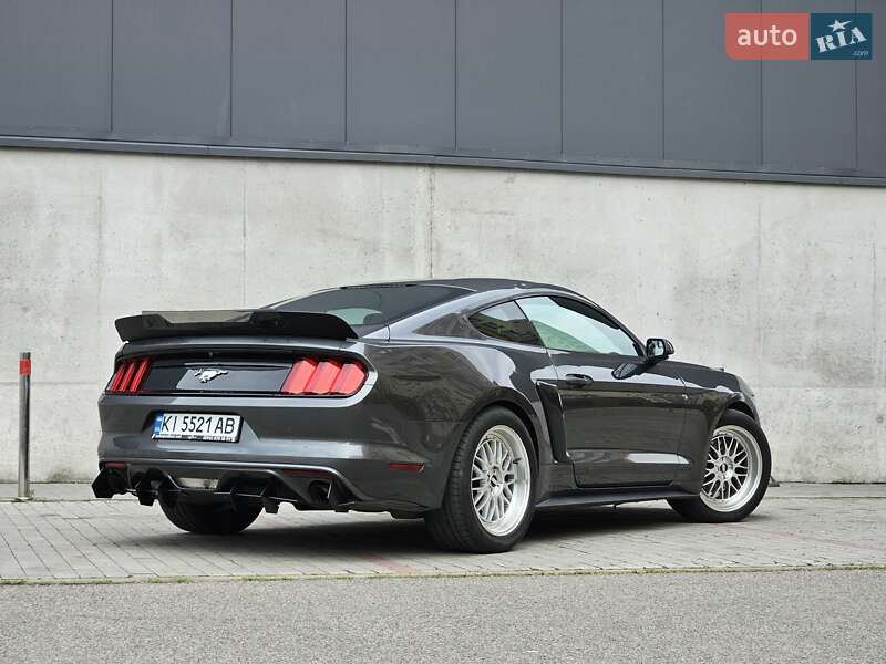 Купе Ford Mustang 2016 в Киеве